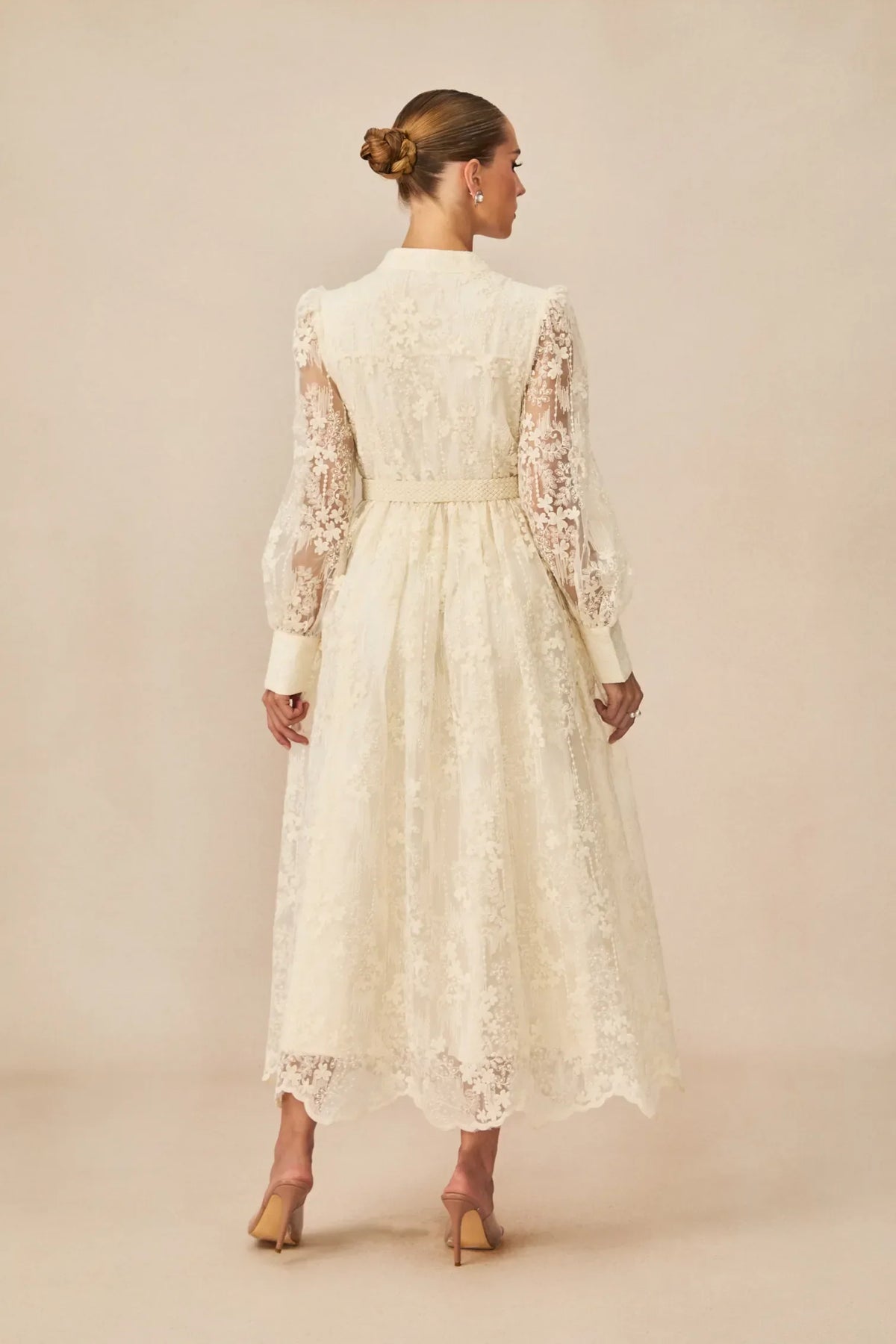 Éléonore | Vestido Midi de Encaje Bordado con Escote en V