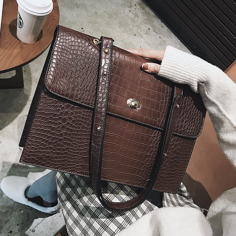 Bolso de cuero con efecto escamado