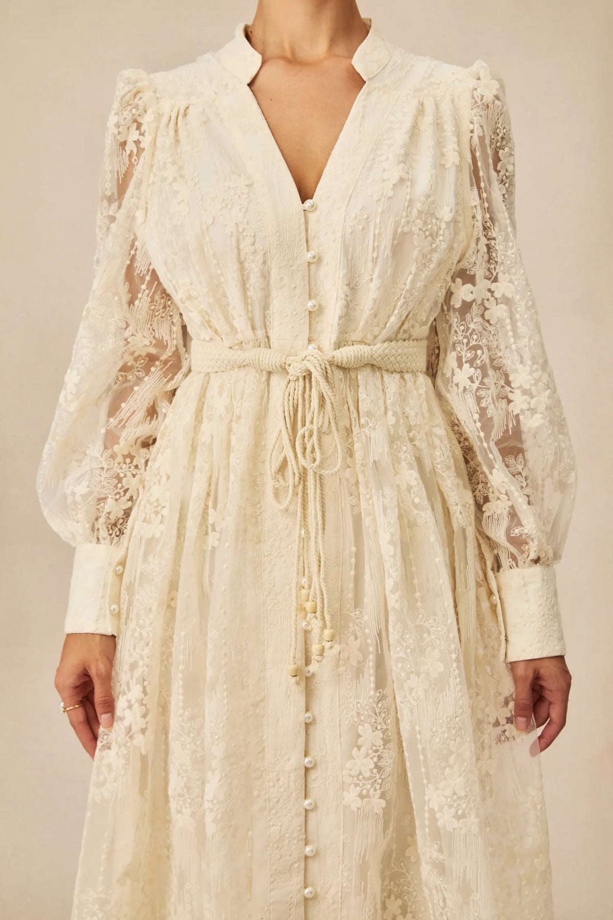 Éléonore | Vestido Midi de Encaje Bordado con Escote en V