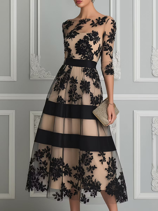Vestido midi de encaje negro con corte en A