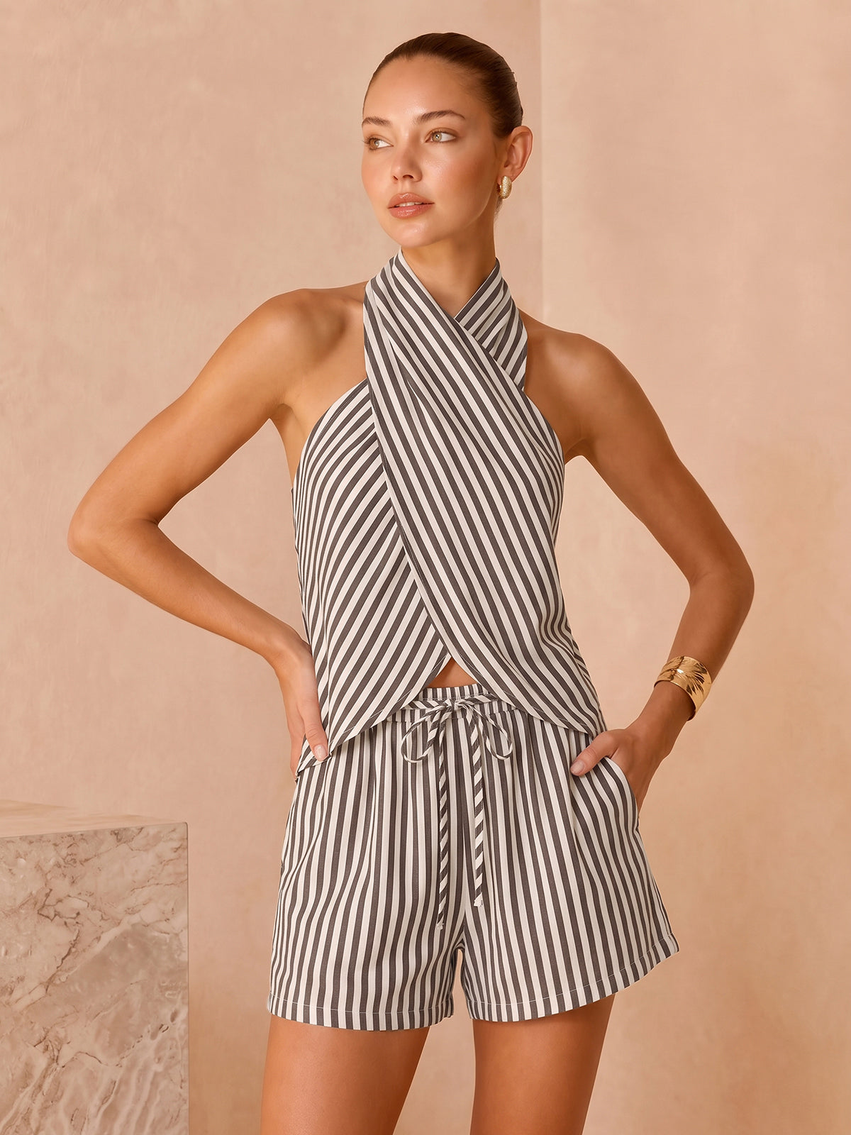 Top de Tirantes a Rayas y Conjunto de Shorts con Cordón