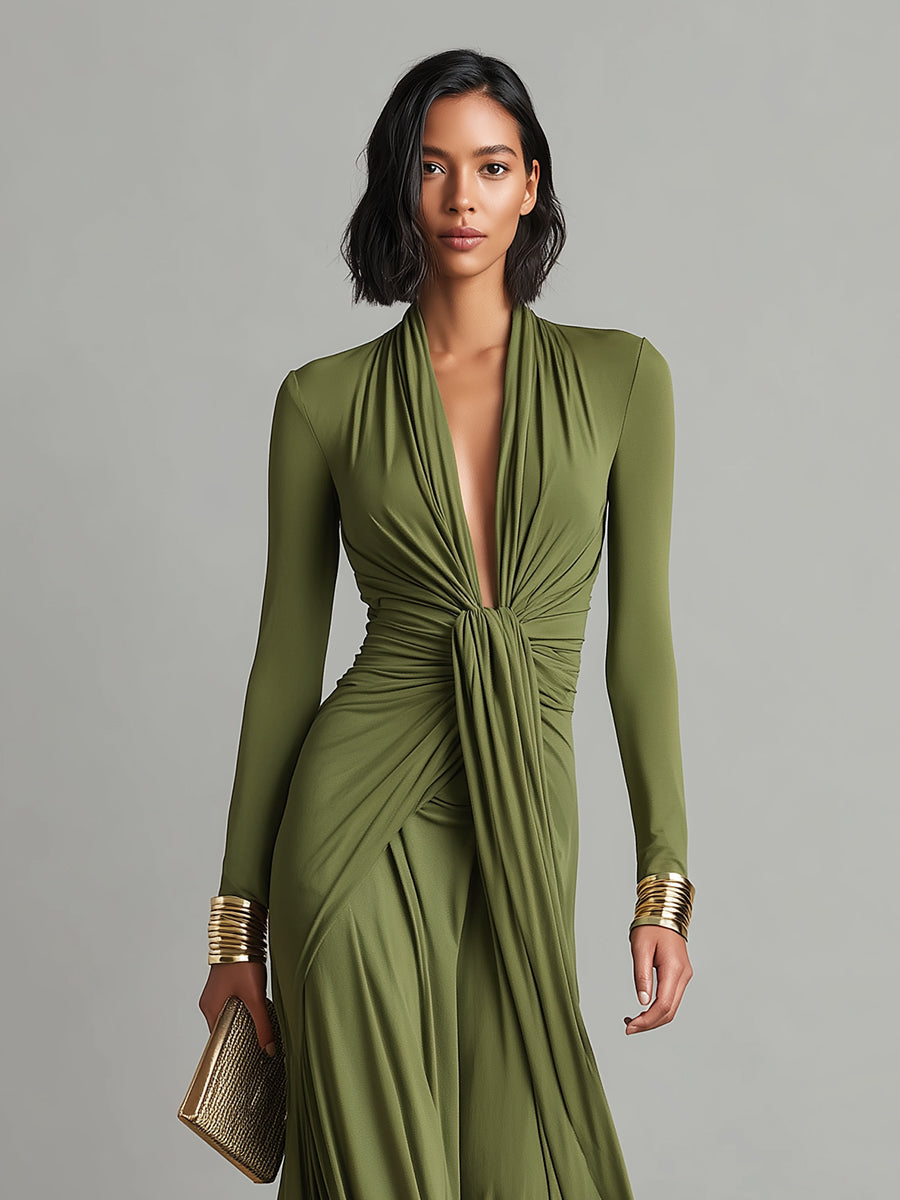 Vestido largo de seda elástica verde oliva con escote en V