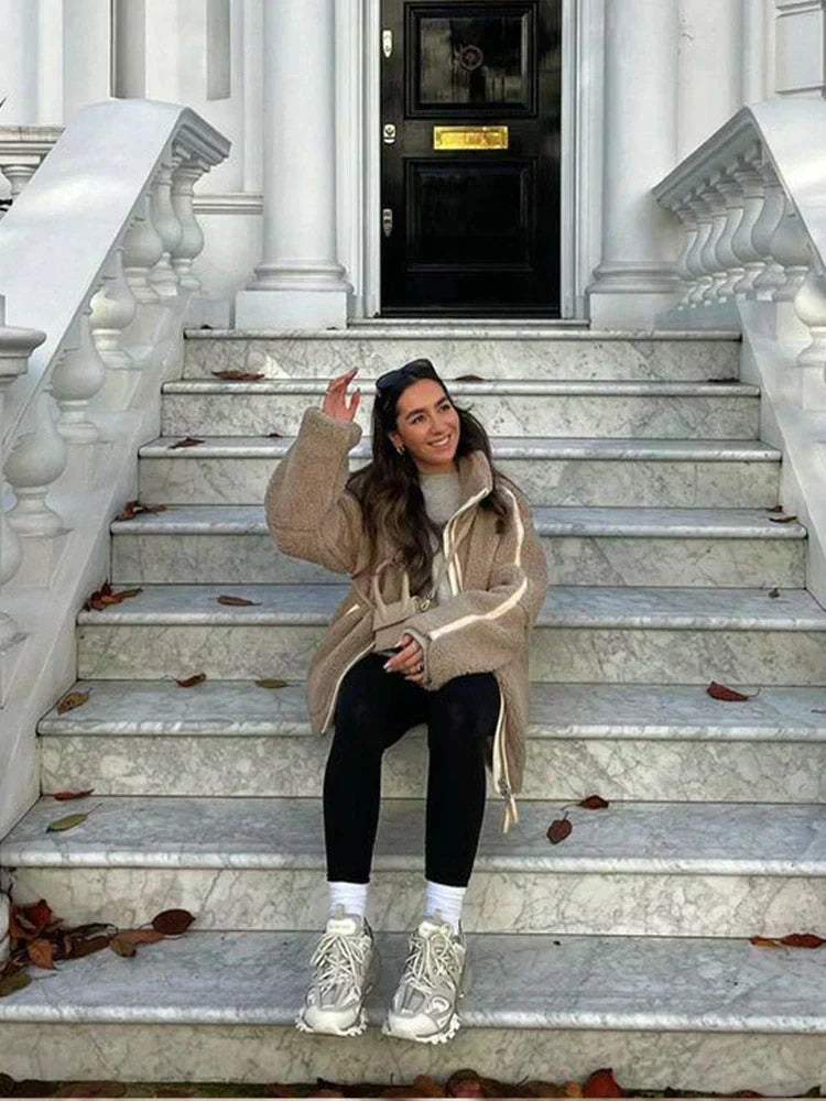 CORA | Chaqueta teddy oversize con cuello alto