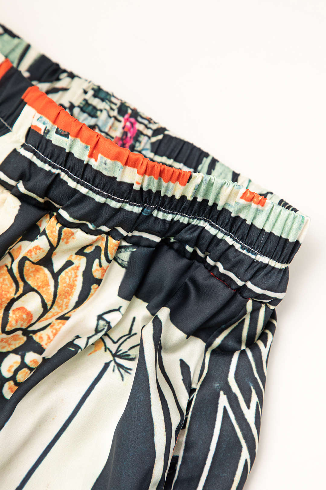 Arce - Pantalón Recto de Cintura Alta con Estampado Floral
