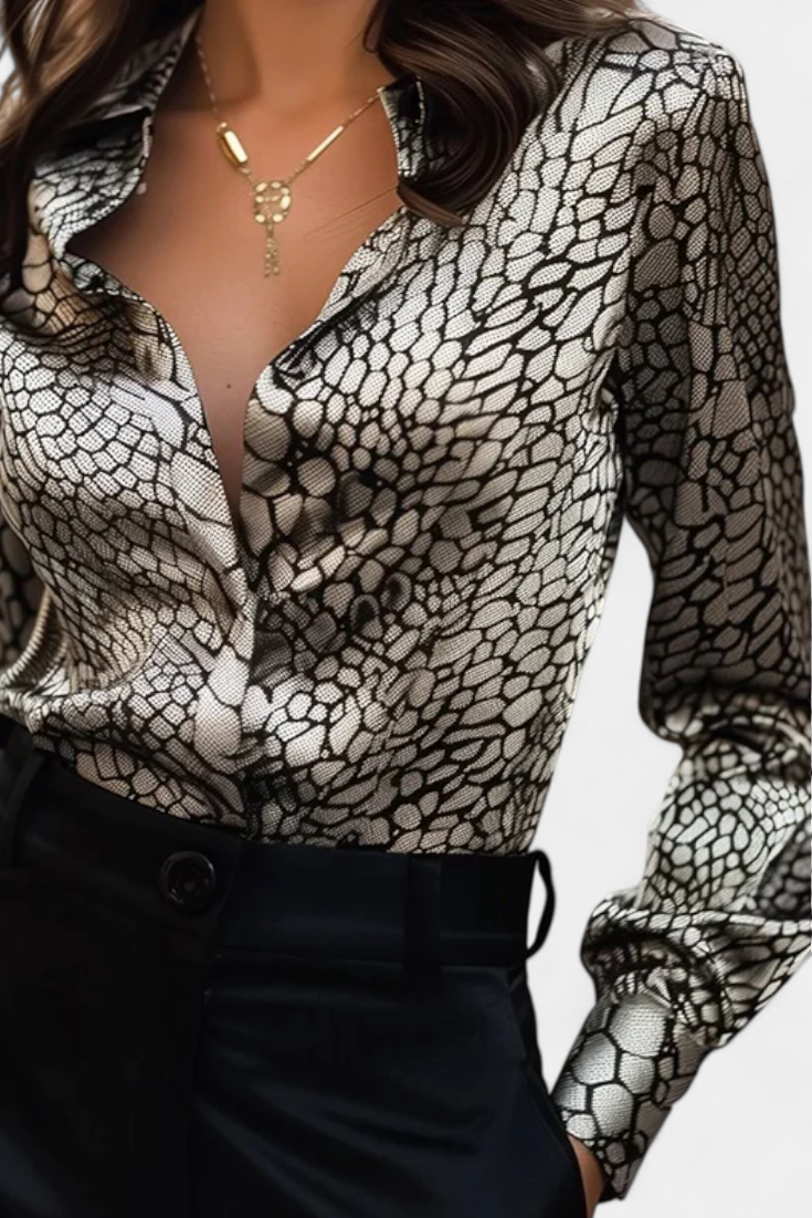 Caspian Blusa Oversize con Estampado de Serpiente y Botones