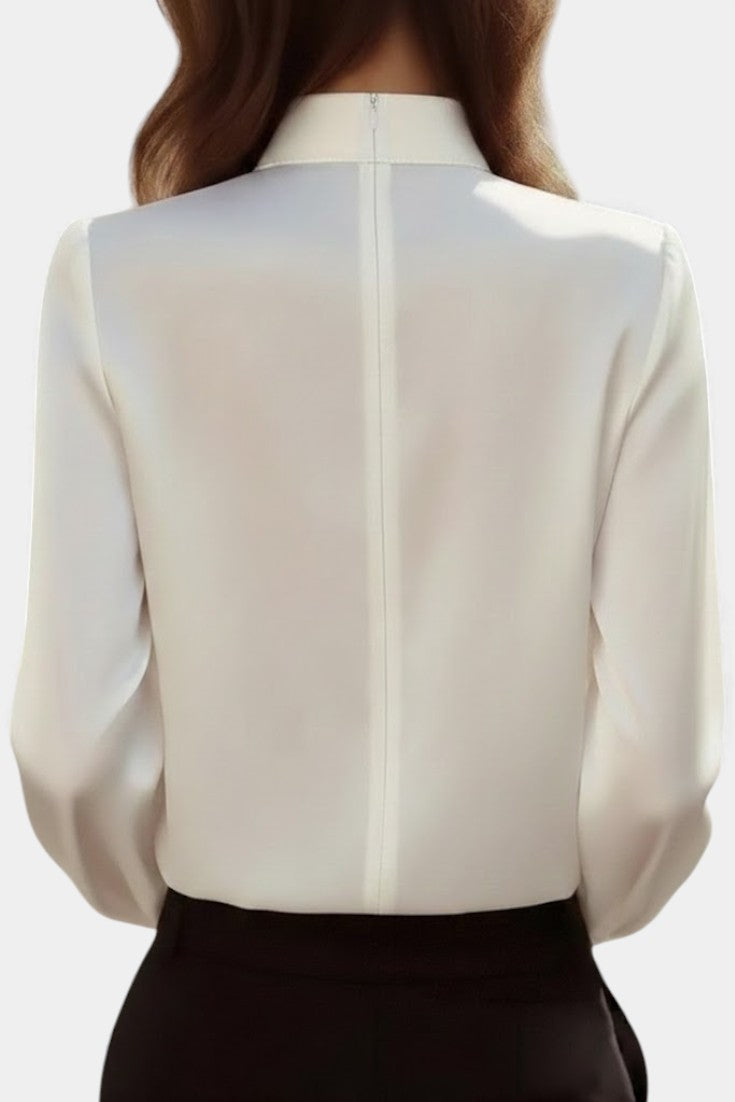 Honorea Blusa Satinada Blanca con Cuello Anudado Escultural