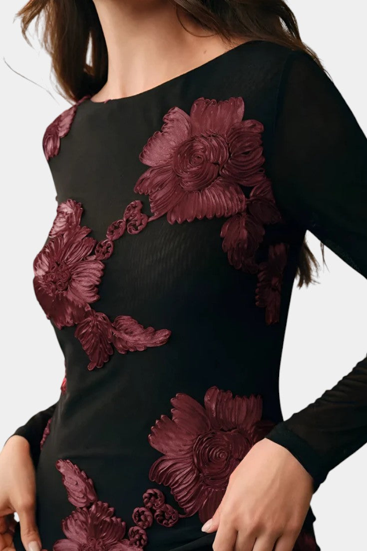 Ninon Blusa Texturizada con Flores en Relieve, Cuello Bote y Mangas Largas