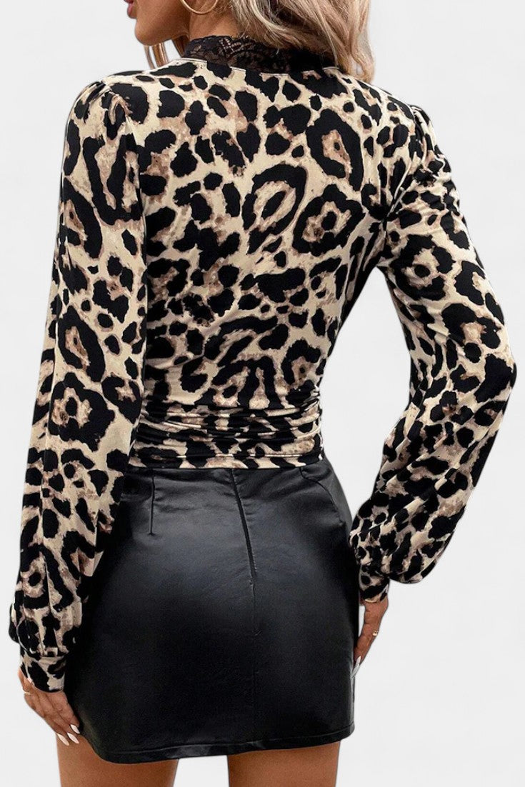 Sherita Blusa Vintage con Estampado de Leopardo y Escote en Encaje