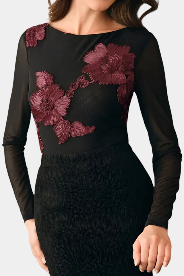 Ninon Blusa Texturizada con Flores en Relieve, Cuello Bote y Mangas Largas