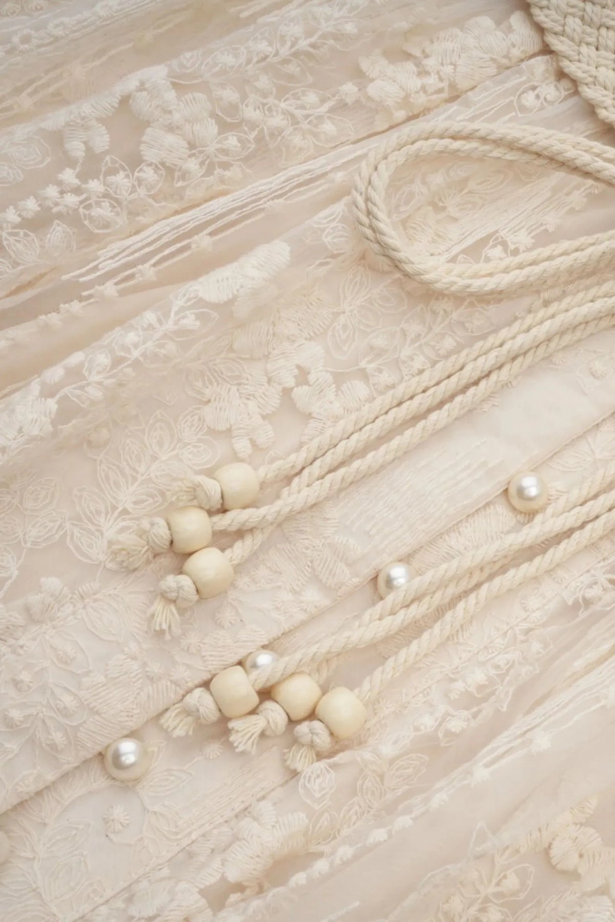 Éléonore | Vestido Midi de Encaje Bordado con Escote en V